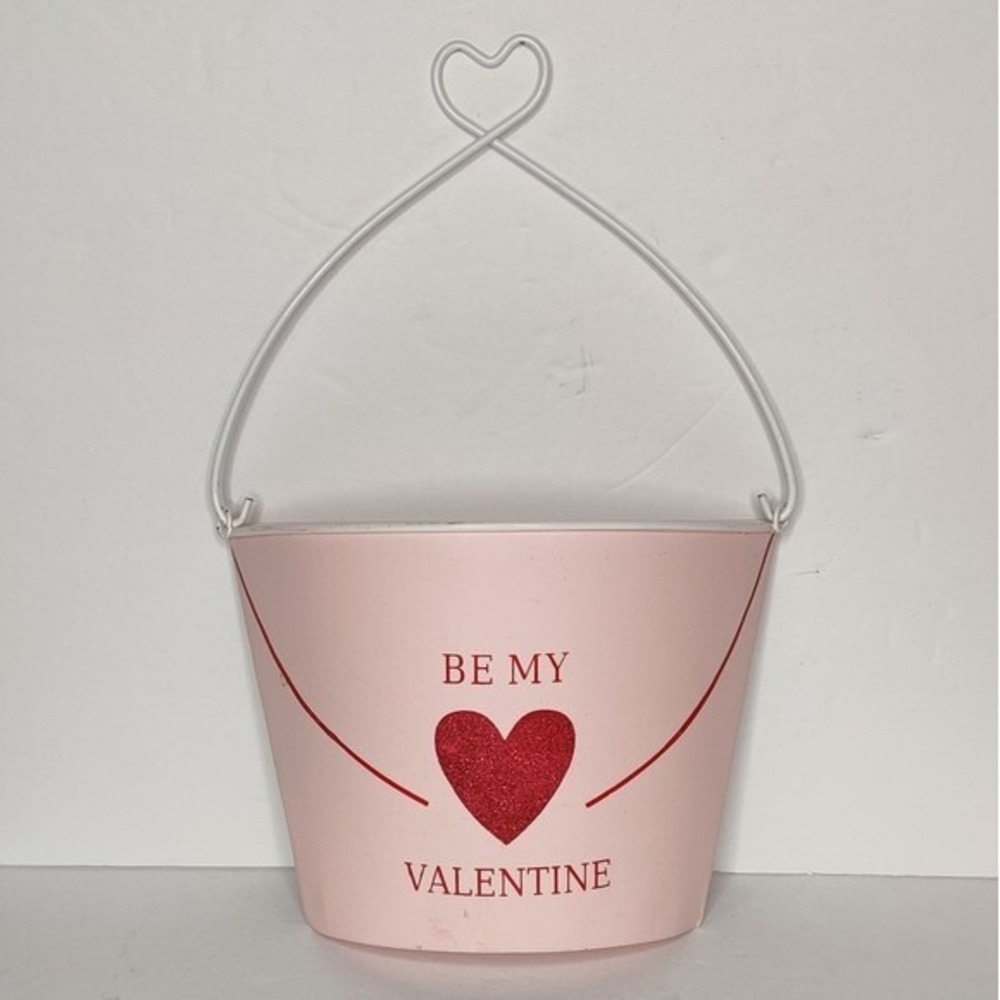 Kohl's Pink Valentine's‎ Day Metal Wall Pocket With Faux Flowers and Heart Picks